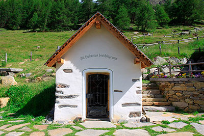Eingang der Hubertuskapelle